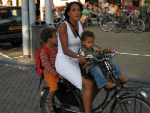 amsterdam_bicycle_many.jpg